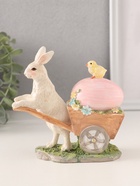 Фигурка полистоун «Кролик везёт тележку с цыплёнком и пасхальным яйцом», 13.5×6×13 см - фото 114312777 Фигурка полистоун «Кролик везёт тележку с цыплёнком и пасхальным яйцом», 13.5×6×13 см - фото 114312777