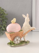 Фигурка полистоун «Кролик везёт тележку с цыплёнком и пасхальным яйцом», 13.5×6×13 см - фото 114312779 Фигурка полистоун «Кролик везёт тележку с цыплёнком и пасхальным яйцом», 13.5×6×13 см - фото 114312779