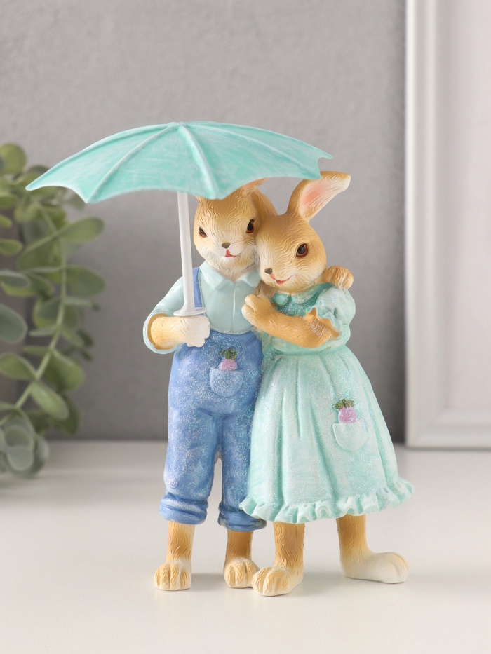 Фигурка полистоун «Парочка кроликов в голубых нарядах под зонтом», 8.5×4.5×14/17 см