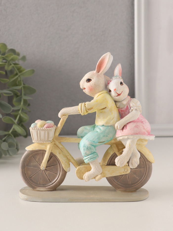 Фигурка полистоун «Кролики: прогулка на велосипеде», 14.5×5×15 см - Фото 1