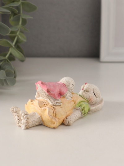 Фигурка полистоун «Зайка и цыплёнок: здоровый сон», 11×5×4 см