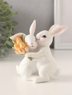 Фигурка полистоун «Парочка зайчиков с тюльпанами. Объятия», 11×5.5×11.5 см - Фото 1