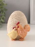 Фигурка полистоун «Курочка и петушок у плетёного яичка», 9×8.5×10 см - Фото 1