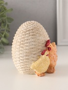 Фигурка полистоун «Курочка и петушок у плетёного яичка», 9×8.5×10 см - Фото 2