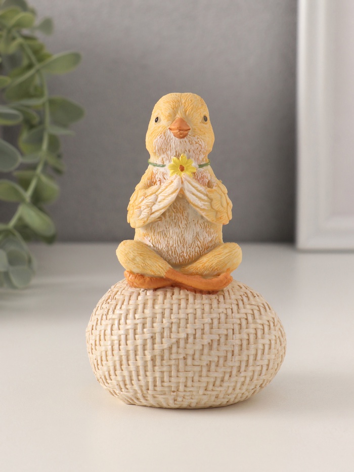 Фигурка полистоун «Цыплёнок на яйце: дзен», 7.5×5.5×11.5 см - Фото 1