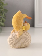 Фигурка полистоун «Цыплёнок на яйце: йога», 7.5×5.5×11 см - Фото 3