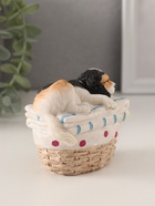 Фигурка полистоун «Пёсик спит в корзине с бельём», 8.5×6×7.5 см - Фото 3