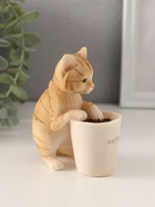 Фигурка полистоун «Рыжий котёнок с чашкой кофе», 8.5×5.5×10 см - Фото 3