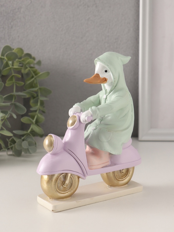 Фигурка полистоун «Утка в зелёном дождевике на мопеде», 13×5.5×16 см - Фото 1
