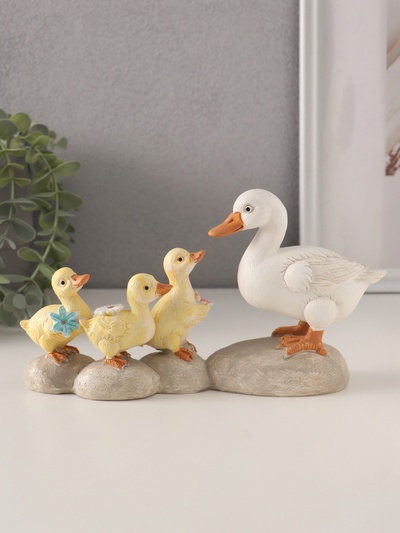 Фигурка полистоун «Уточка с утятами на камешках», 21×6.5×11 см