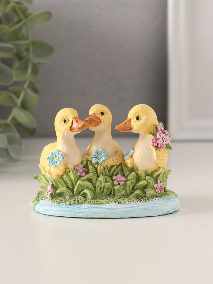 Фигурка полистоун «Утята в пруду с цветами», 9×5.5×6.5 см - Фото 1
