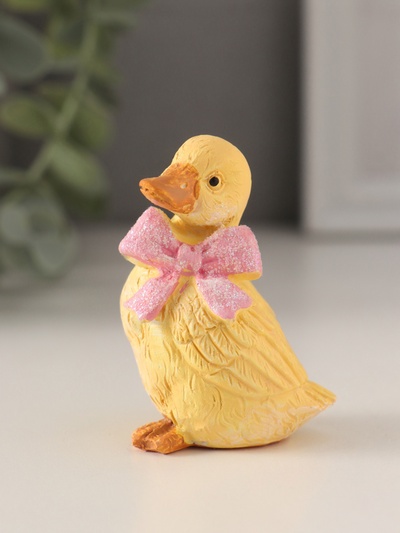 Фигурка полистоун «Утёнок с большим розовым бантом», 4.5×4×6 см
