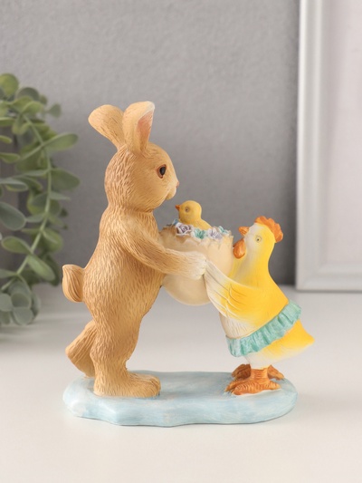 Фигурка полистоун «Зайчик и курочка с цыплёнком в скорлупе», 12×6×14 см