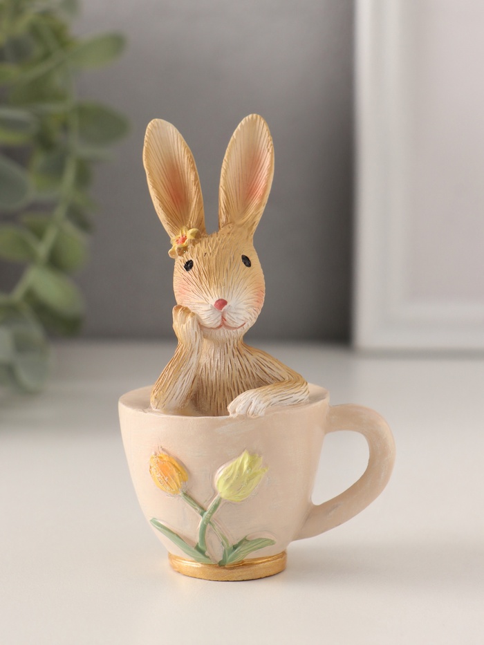 Фигурка полистоун «Кролик в чашечке с тюльпанами», 6×4.5×10 см - Фото 1