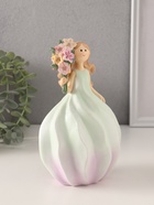 Фигурка полистоун «Девочка-зефирка с букетом», зелёно-фиолетовый, 11.5×10.5×18.5 см - Фото 2