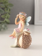 Фигурка полистоун «Девочка-фея в розовом платье на фрукте с божьей коровкой», 6.5×5×9 см - Фото 4
