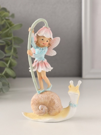Фигурка полистоун «Девочка-фея на улитке с колокольчиком», 8×3.5×13.5 см