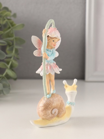 Фигурка полистоун «Девочка-фея на улитке с колокольчиком», 8×3.5×13.5 см