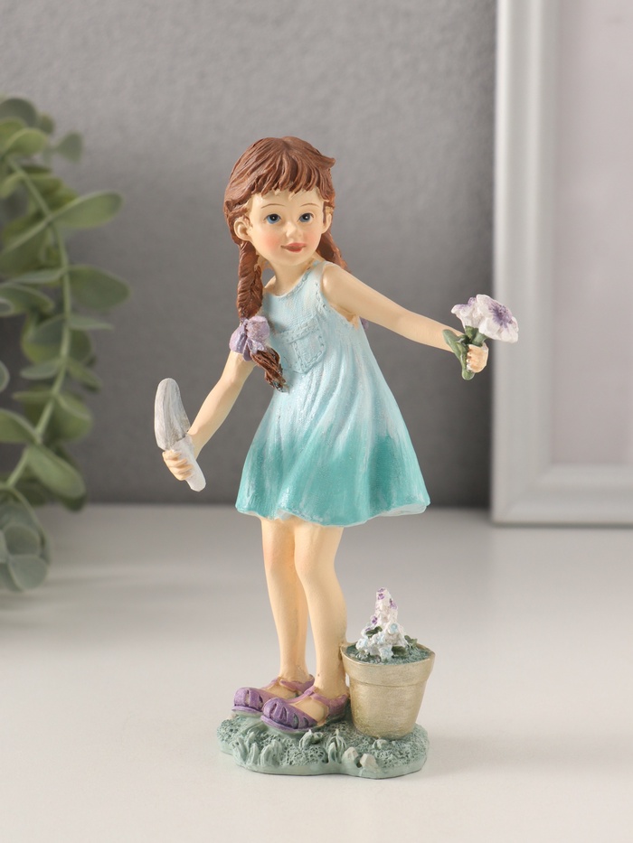 Фигурка полистоун «Девочка в бирюзовом платье, садит цветочки», 8×5.5×14.5 см - Фото 1