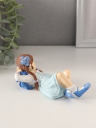 Фигурка полистоун «Малышка лежит на полянке, с рюкзаком», 14×6.5×7 см - Фото 3