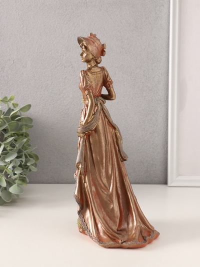 Фигурка полистоун «Дама в платье со шлейфом, с сумочкой, в шляпке», 14×11×26 см