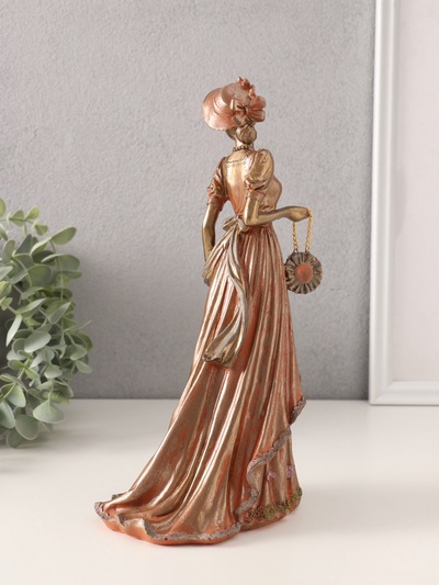 Фигурка полистоун «Дама в платье со шлейфом, с сумочкой, в шляпке», 14×11×26 см