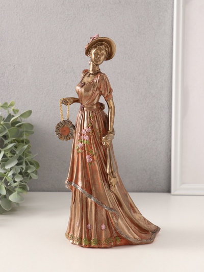 Фигурка полистоун «Дама в платье со шлейфом, с сумочкой, в шляпке», 14×11×26 см