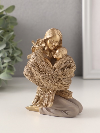 Фигурка полистоун «Мама с малышом, укутанные в шарф», 8.5×6.5×12 см
