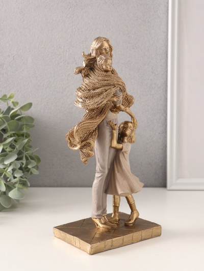 Фигурка полистоун «Мама с детьми, укутанные в шарф», 12×8×24.5 см