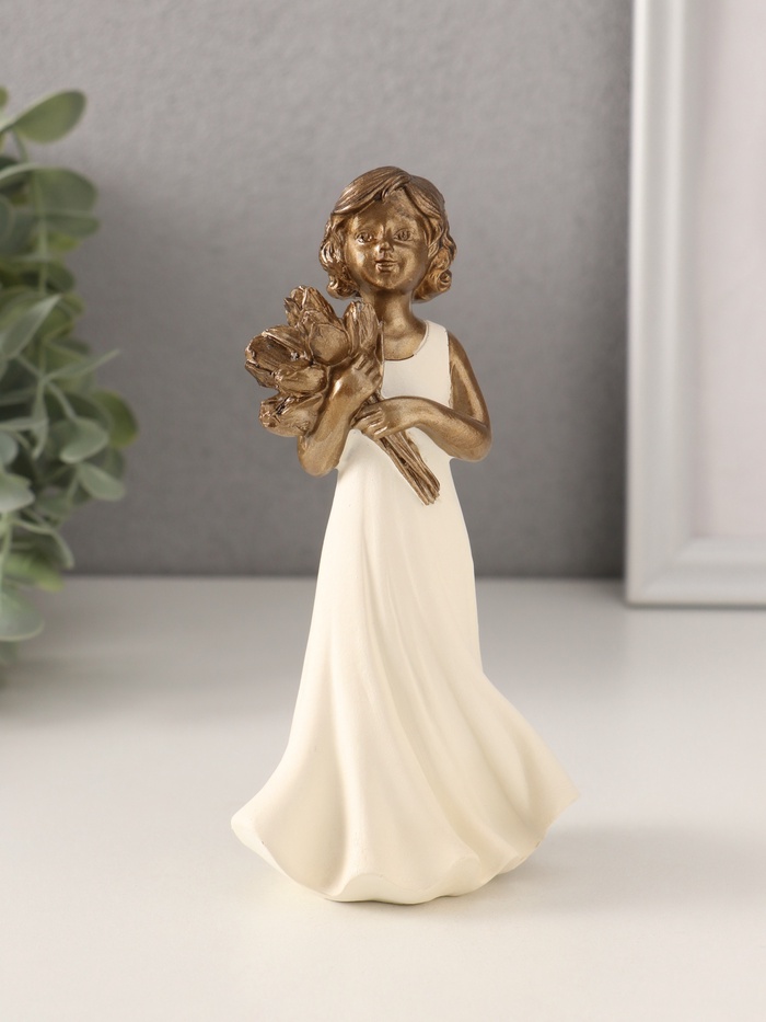 Фигурка полистоун «Девочка с букетом тюльпанов», 7.5×5×15 см