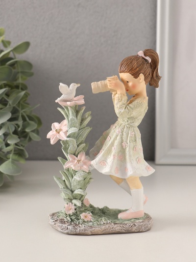 Фигурка полистоун «Малышка фотографирует птичку», зелёный, 10.5×6×15.5 см