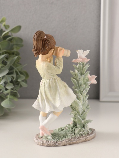 Фигурка полистоун «Малышка фотографирует птичку», зелёный, 10.5×6×15.5 см