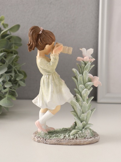 Фигурка полистоун «Малышка фотографирует птичку», зелёный, 10.5×6×15.5 см