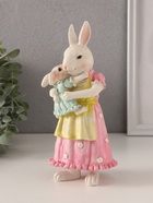 Фигурка полистоун «Мама крольчиха с дочкой, в нарядных платьях», 8.5×7.5×19.5 см - Фото 1