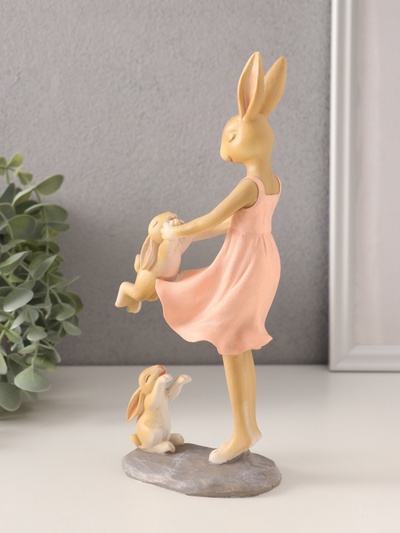 Фигурка полистоун «Зайки. Мама с детьми», 9.5×6×22.5 см