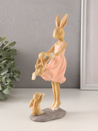 Фигурка полистоун «Зайки. Мама с детьми», 9.5×6×22.5 см