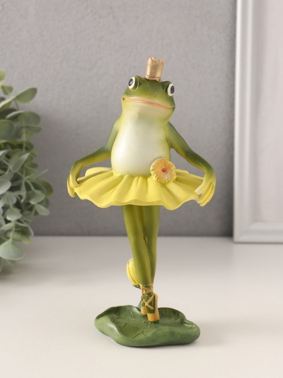 Фигурка полистоун «Лягушка-царевна в жёлтой пачке балерины», 10.5×9×19 см