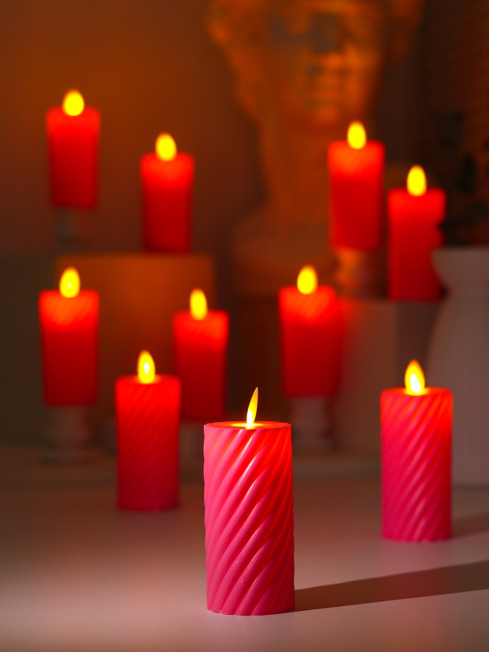 Светодиодная свеча, ночник LED RISALUX «Свидание», 3×AG13, розовый, 5×5×11 см