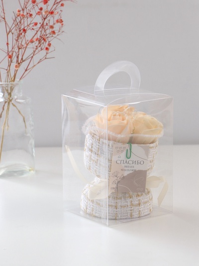 Букет из мыльных лепестков для ванны «Три розы с открыткой в коробке», подарочный, кремовый, 10.6×10.6×17 см