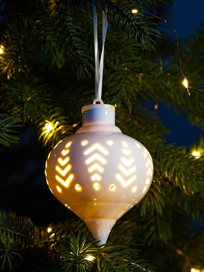 Ёлочный шар с подсветкой «Орнамент», 10.7×8.5×8.5 см, 1 LED, керамика, от батареек LR44×3, керамика, свечение тёплое белое