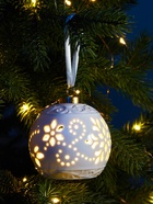 Ёлочный шар с подсветкой «Вьюга», 10×8.8×8.8 см, 1 LED, керамика, от батареек LR44×3, керамика, свечение тёплое белое - Фото 4