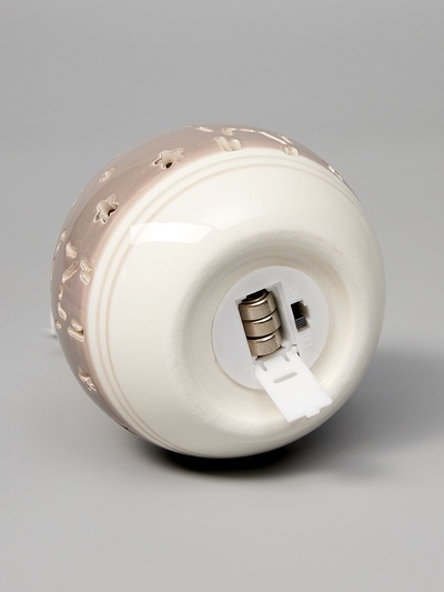Ёлочный шар с подсветкой «Олень», 10×8.8×8.8 см, 1 LED, керамика, от батареек LR44×3, керамика, свечение тёплое белое