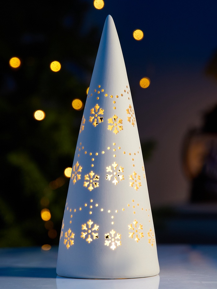 Светодиодная фигура «Ёлка со снежинками», 22×9×9 см, 1 LED, керамика, от батареек LR44×3, тёплый белый свет - Фото 1