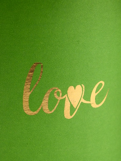 Коробка круглая, с тиснениемLoveсалатовая, 21.5×21.5×21 см