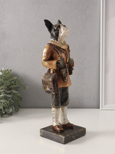 Фигурка полистоун «Бульдог-охотник в тулупе», 8×9.5×31.5 см