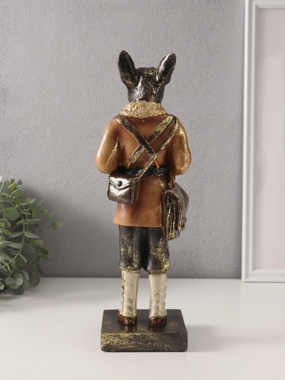 Фигурка полистоун «Бульдог-охотник в тулупе», 8×9.5×31.5 см