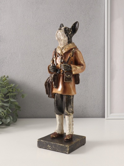 Фигурка полистоун «Бульдог-охотник в тулупе», 8×9.5×31.5 см