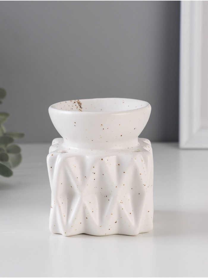 Аромалампа для эфирных масел «Грани. Куб», керамика, белый с крапинками, 8×8×9.5 см - Фото 1