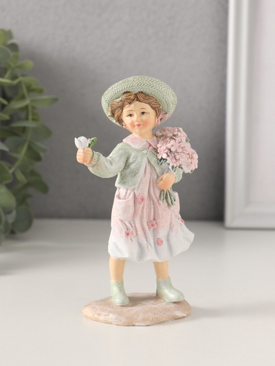 Фигурка «Девочка с букетом ромашек, в шляпке», полистоун, розово-зелёный, 6.5×4×12.5 см