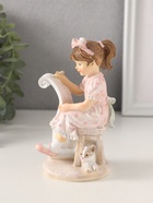 Фигурка «Девочка рисует, с котиком», полистоун, розовый 7.5×7×13 см - Фото 1